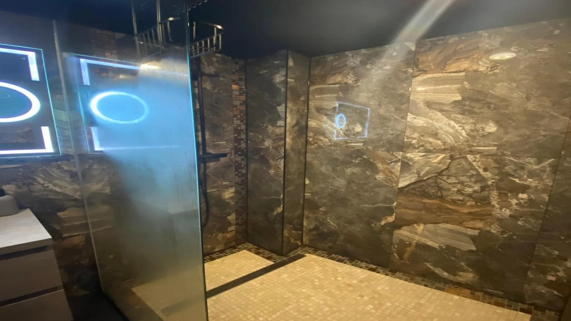 브뤼셀 Majestic Wellness Center 아파트 벨기에