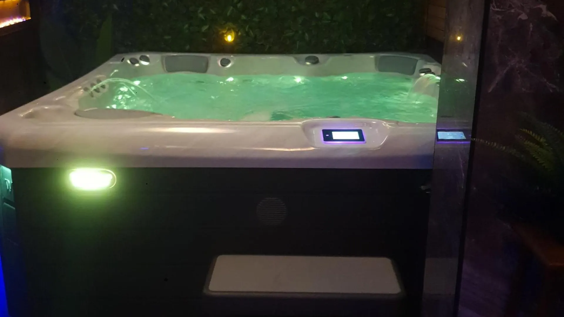 브뤼셀 Majestic Wellness Center 아파트 0*,